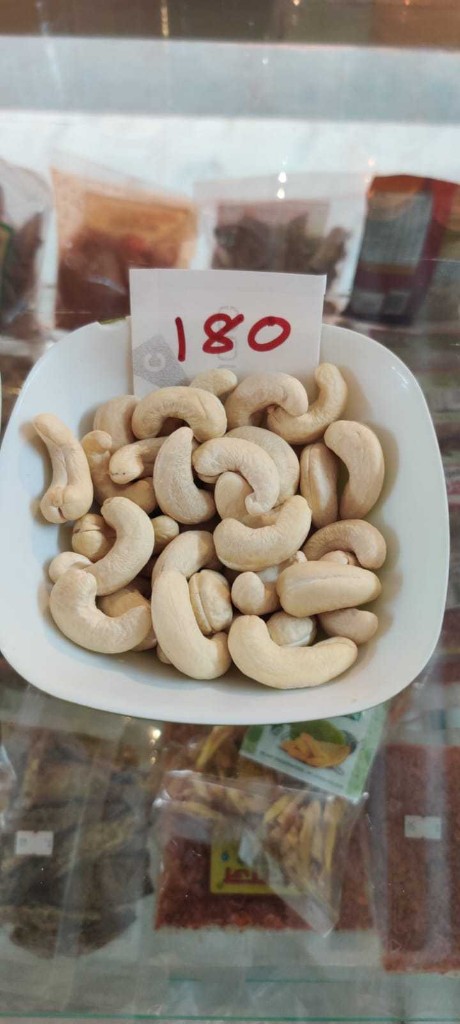 Whole cashews W180